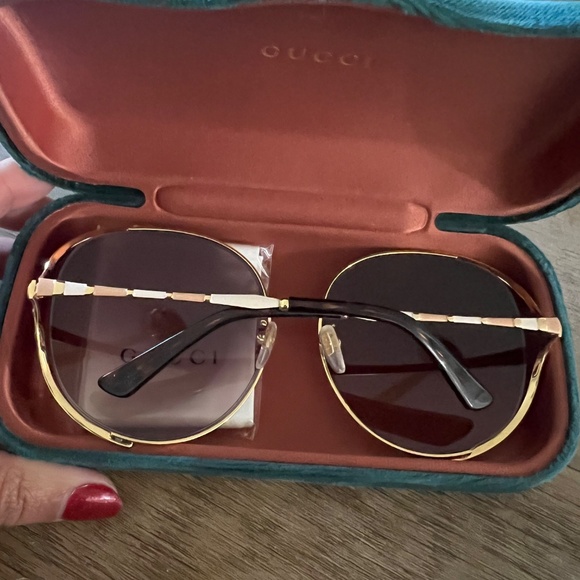 GUCCI sunglasses - Picture 3 of 4